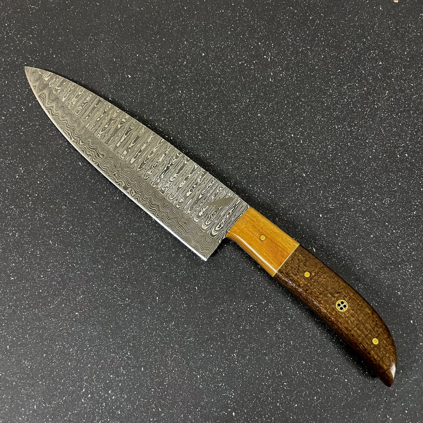 Cuchillo artesanal de cocina Rauka con hoja amplia y filo de alta precisión