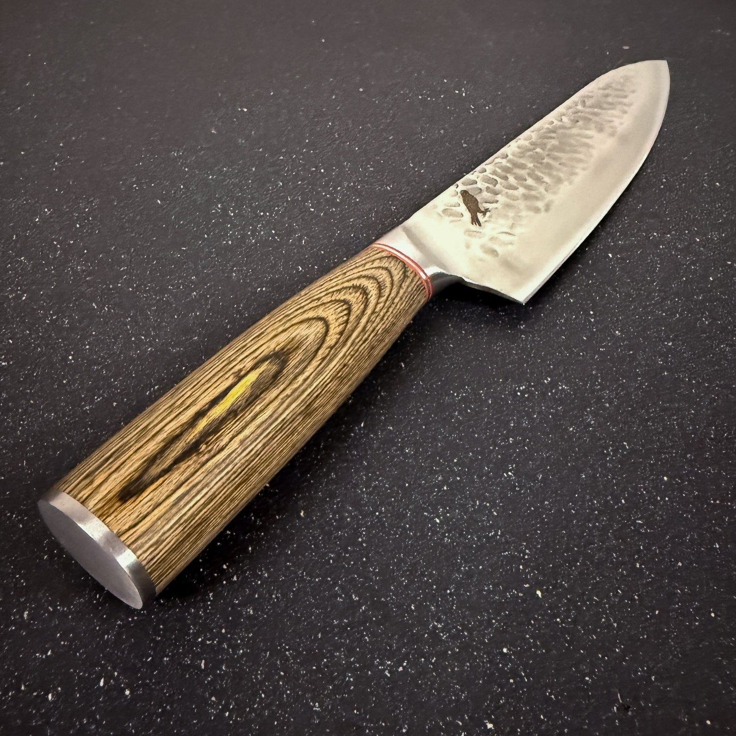 Vista en uso del Cuchillo Parrillero de Acero Inoxidable 33cm "Huemul"