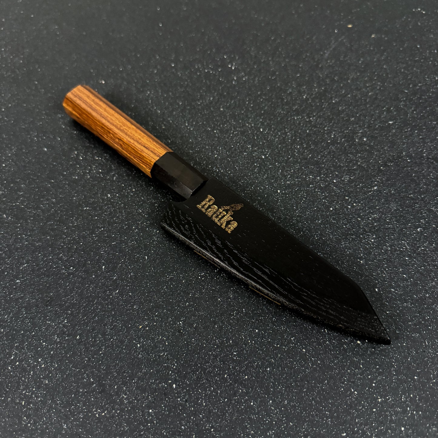 Detalle del filo del Cuchillo Puntilla Damasco 3 Capas 24,5cm "Akira"