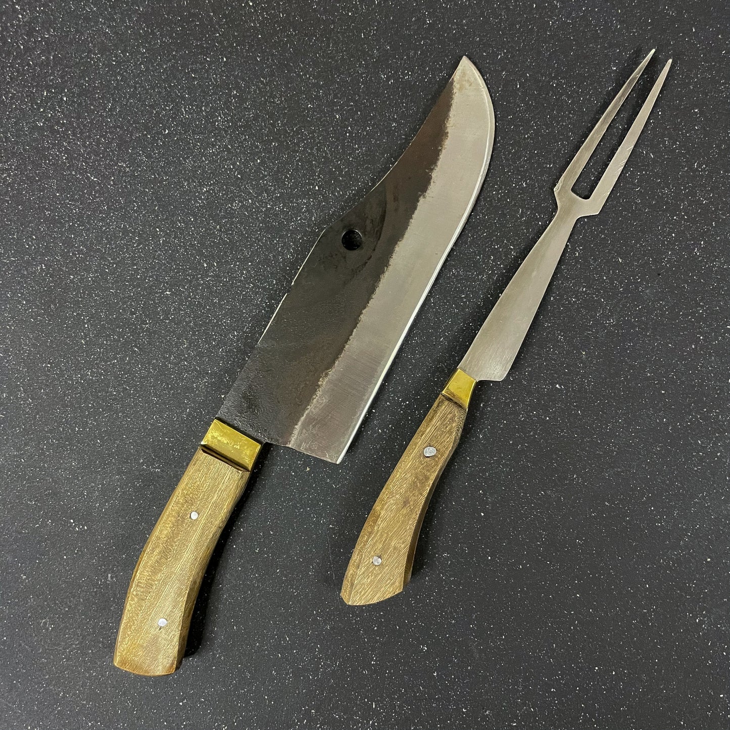 Componentes del set del Conjunto Cuchillo Bowie "Jabalí" 36cm + Pincho