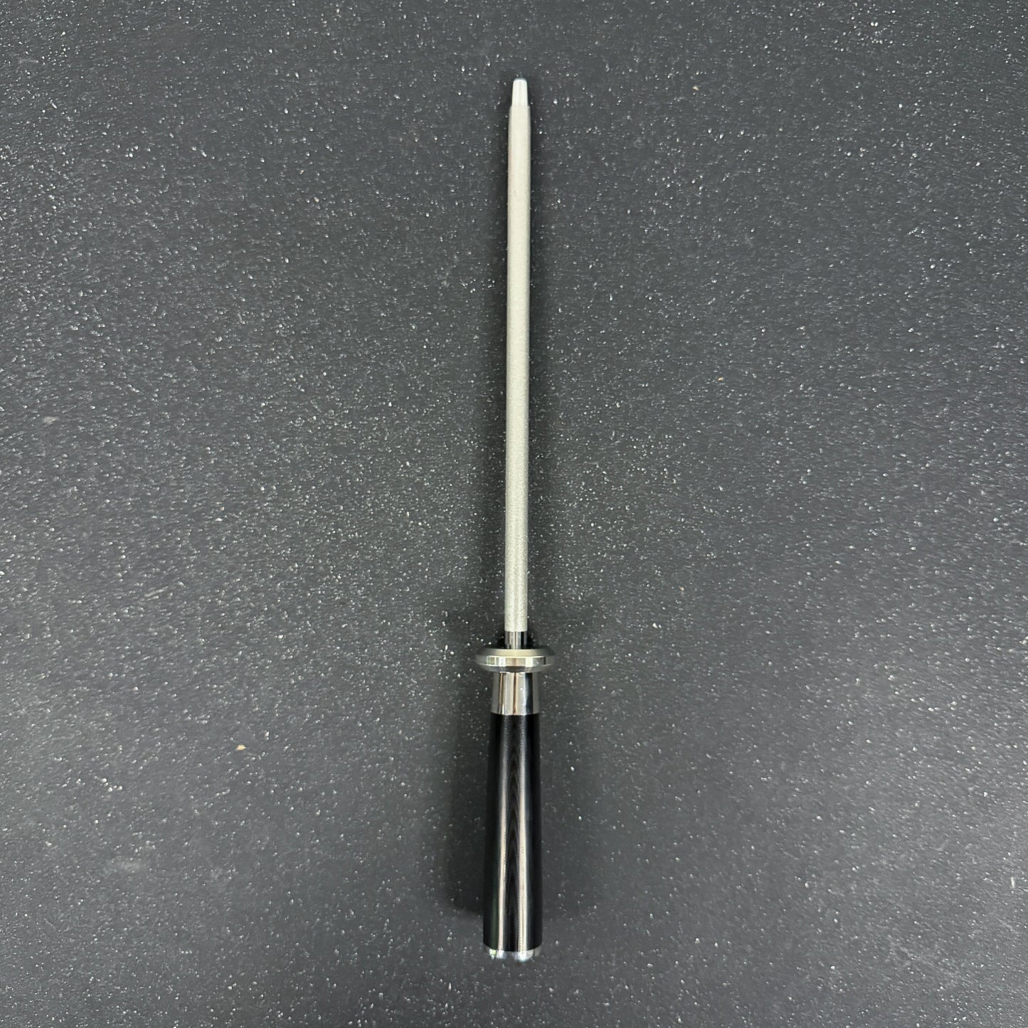Chaira diamantada Rauka con mango G10, ideal para mantener el filo de tus cuchillos siempre perfecto