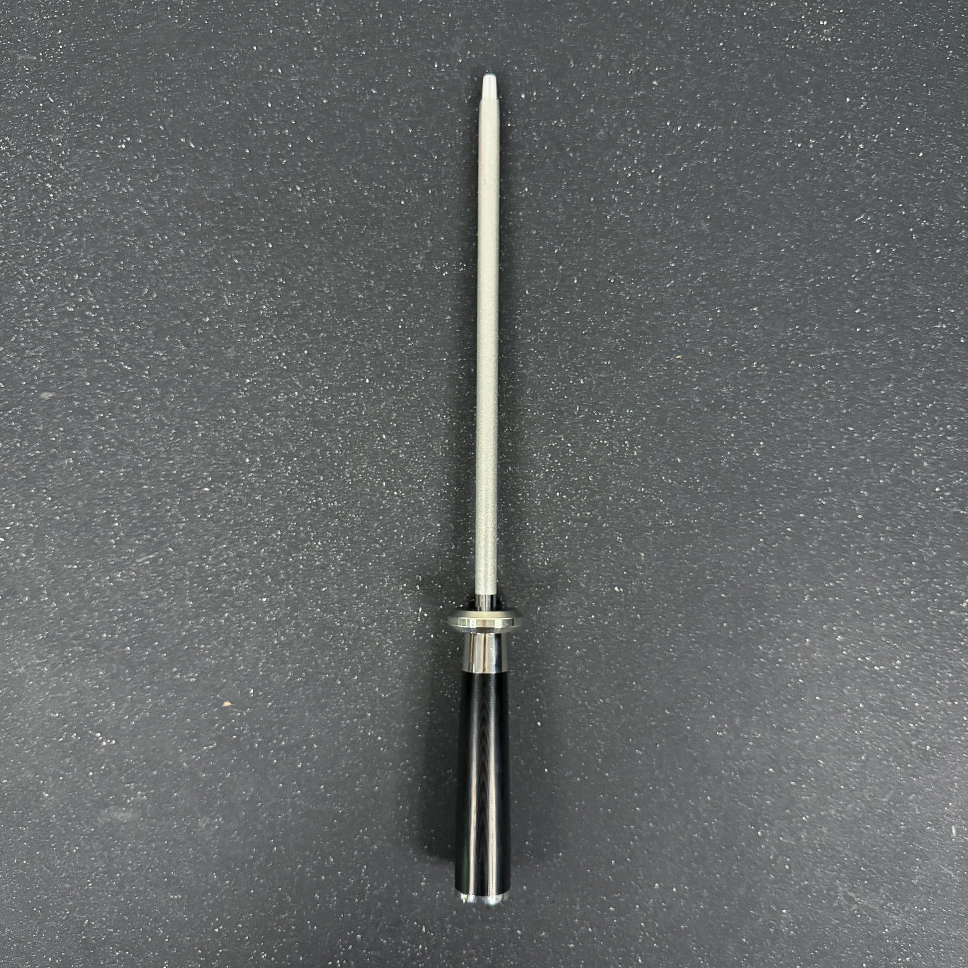 Chaira diamantada Rauka con mango G10, ideal para mantener el filo de tus cuchillos siempre perfecto