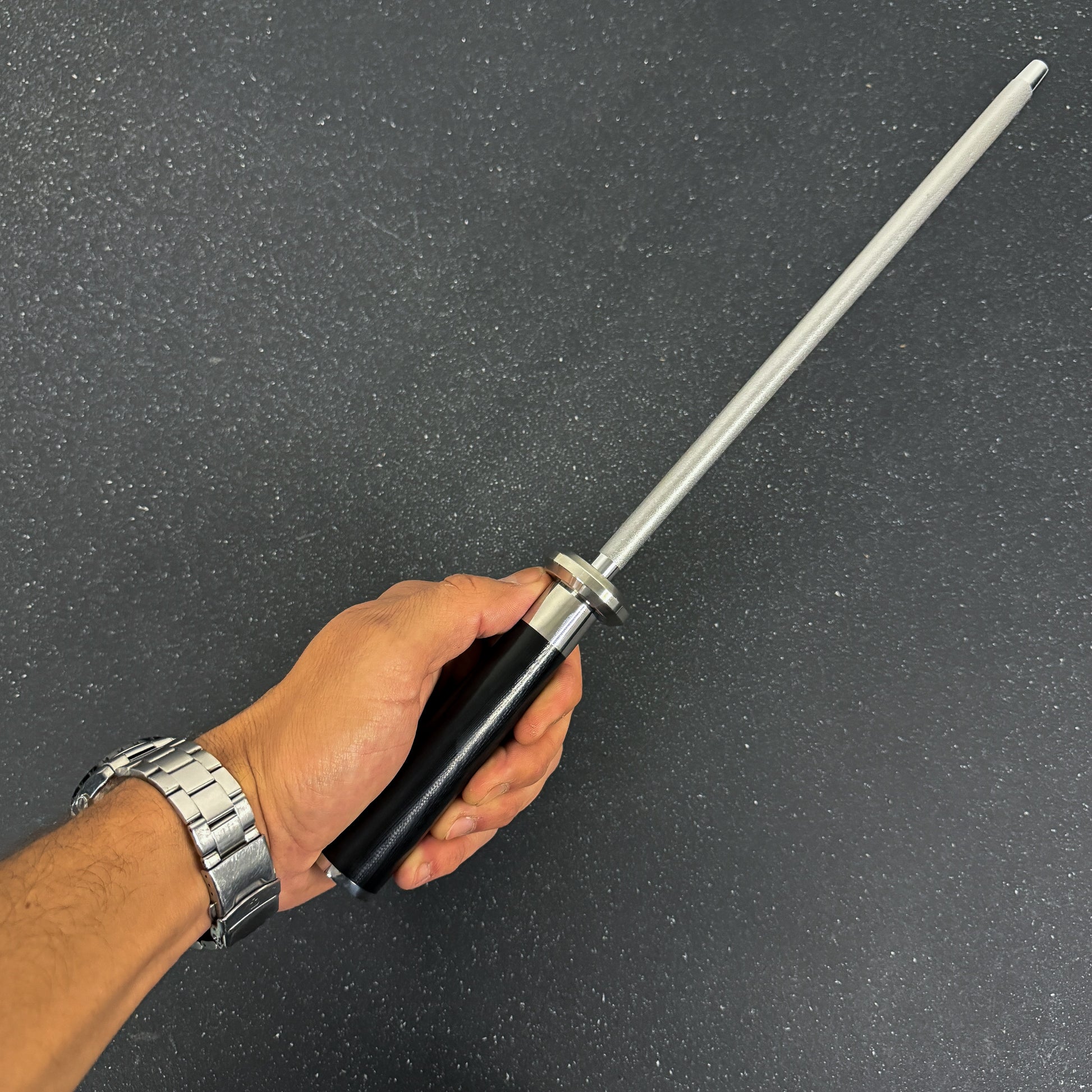 Chaira diamantada Rauka con mango G10, ideal para mantener el filo de tus cuchillos siempre perfecto