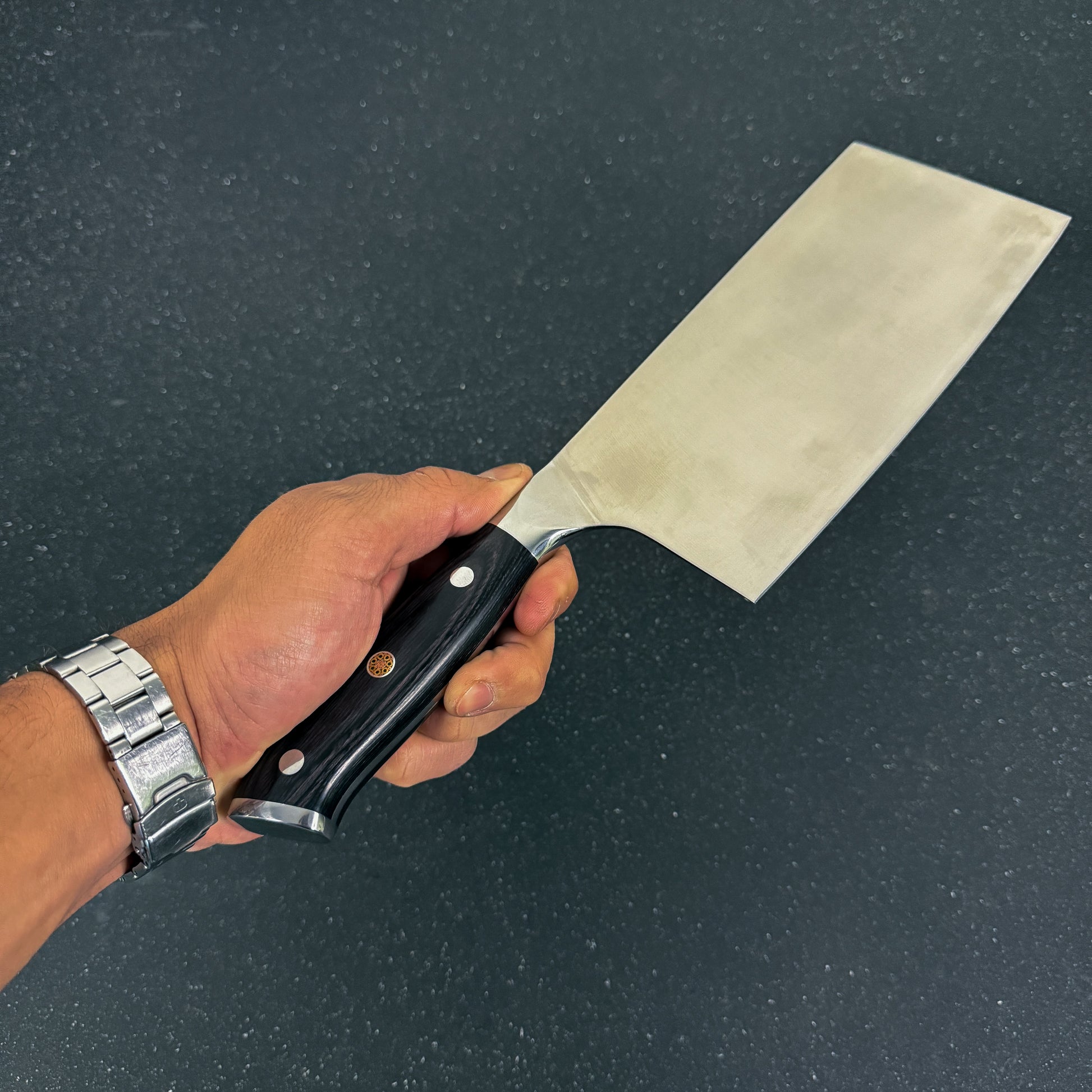 Cuchillo Cleaver Rauka Mocho con hoja ancha de acero alemán y mango de madera Pakka, ideal para cortes intensos en cocina