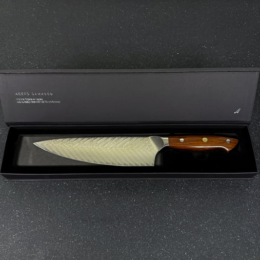 Vista lateral de cuchillo de cocina chef de acero damasco 34,5 cm Kai Kai Rauka