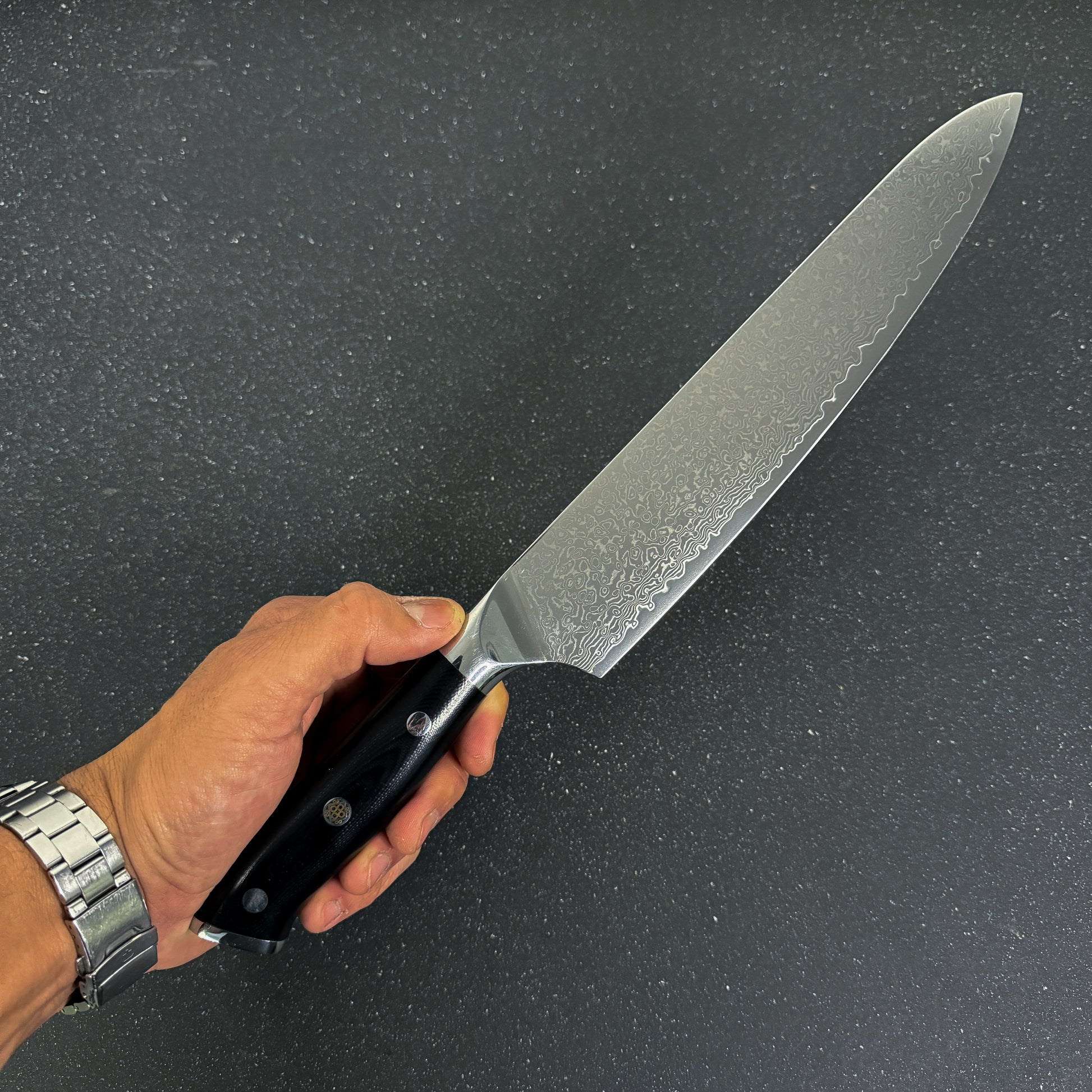 Cuchillo Chef Rauka Mate con hoja de acero Damasco y mango G10, perfecto para cocina y parrilla