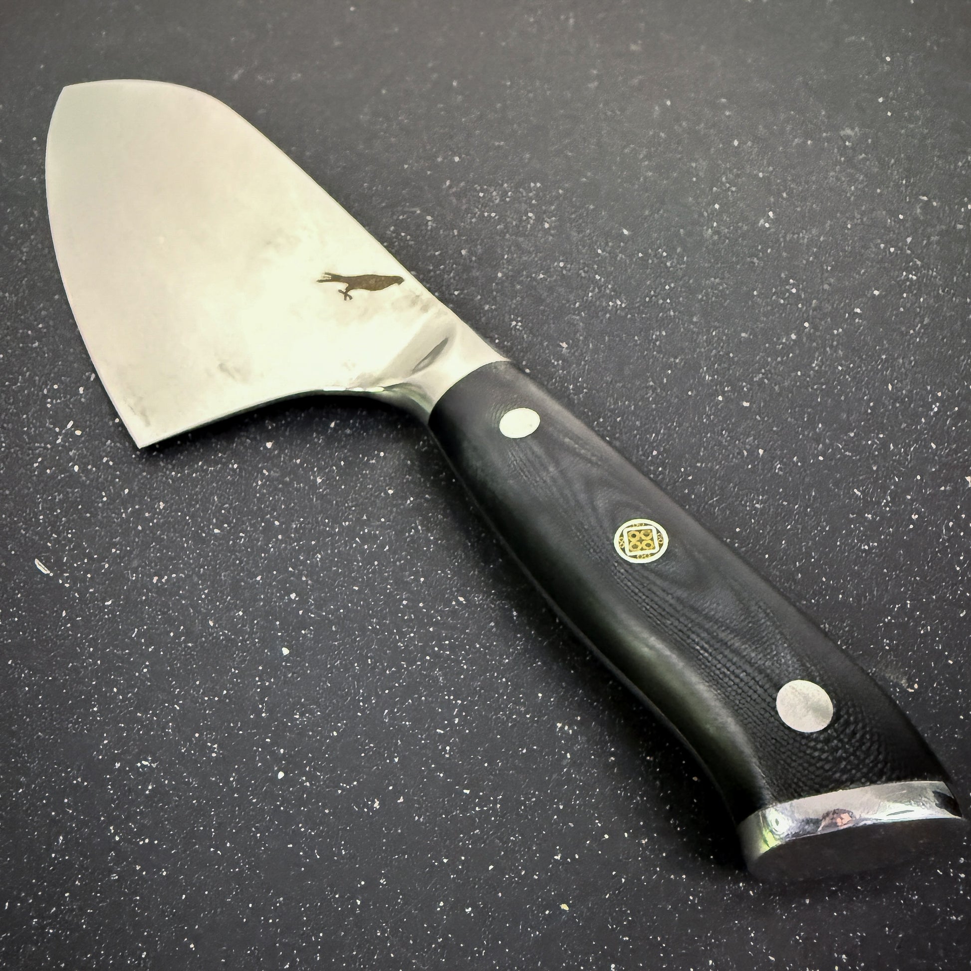 Cuchillo Cleaver Rauka Arenales con hoja de acero Damasco y mango G10, ideal para cortes potentes en cocina y parrilla