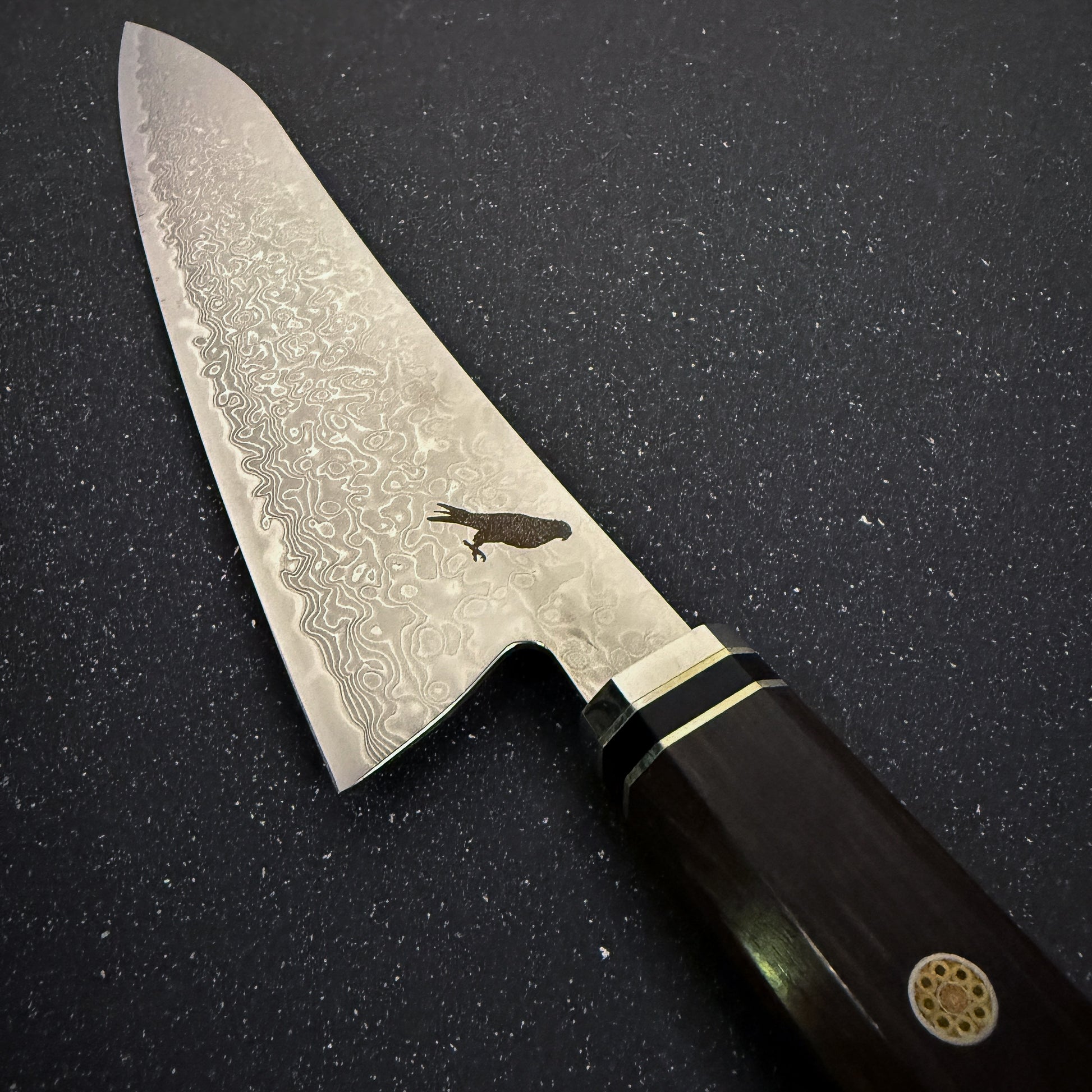 Cuchillo japonés Chef Rauka Taku con hoja de acero Damasco y mango de ébano, ideal para cocina y parrilla