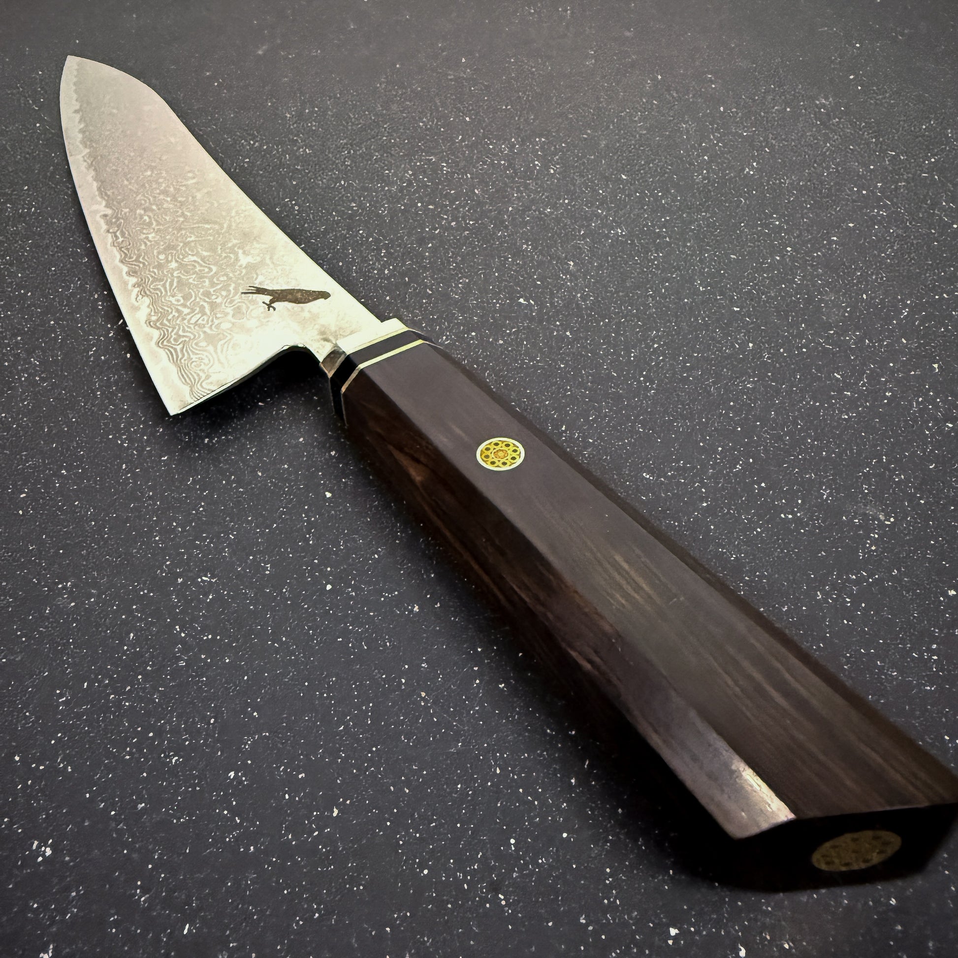 Cuchillo japonés Chef Rauka Taku con hoja de acero Damasco y mango de ébano, ideal para cocina y parrilla