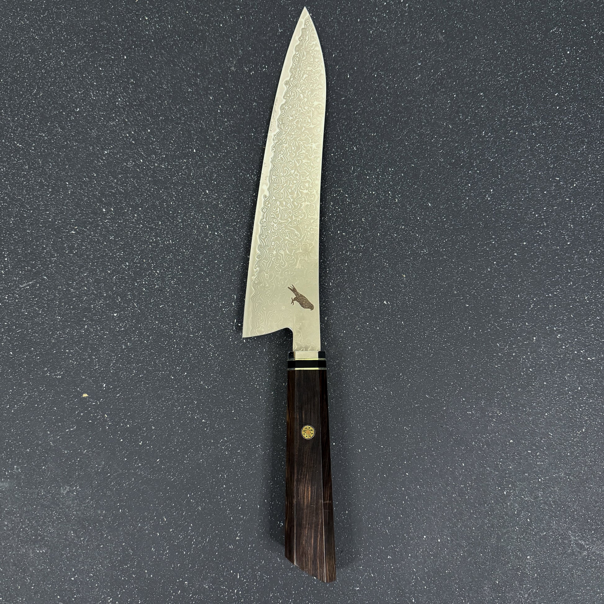 Cuchillo japonés Chef Rauka Taku con hoja de acero Damasco y mango de ébano, ideal para cocina y parrilla
