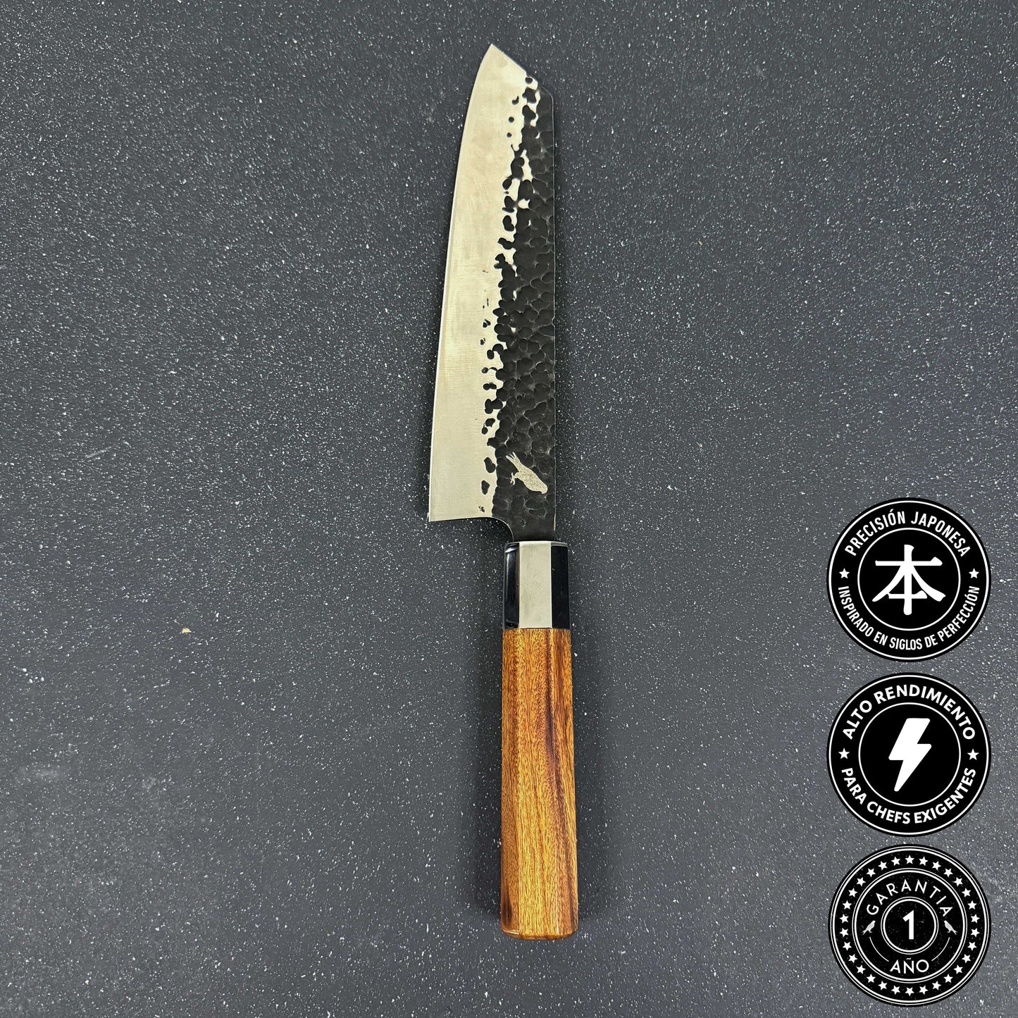 Cuchillo Kiritsuke de Cocina de Acero Inoxidable 35cm "Fuji" en uso en la cocina