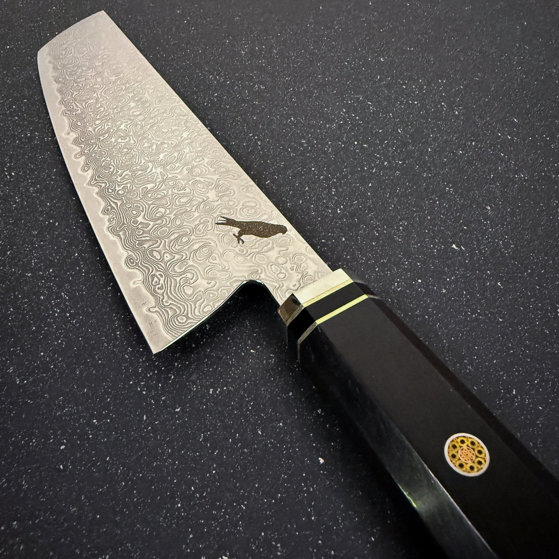 Cuchillo japonés Nakiri Rauka Tora con hoja de acero Damasco y mango de ébano, ideal para vegetales en cocina profesional