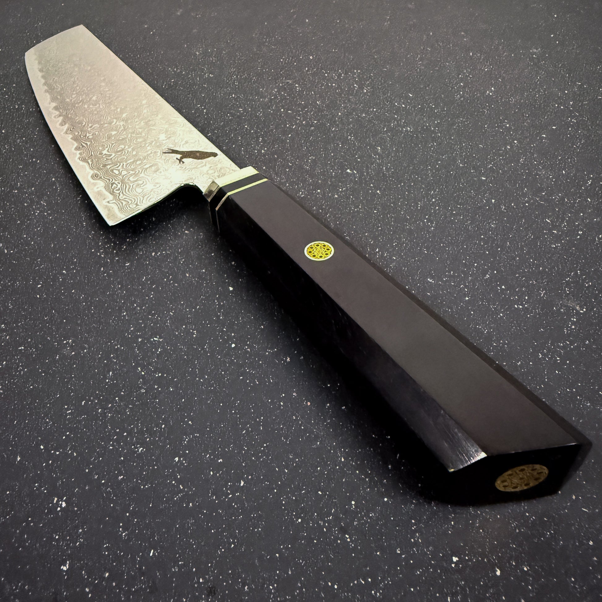Cuchillo japonés Nakiri Rauka Tora con hoja de acero Damasco y mango de ébano, ideal para vegetales en cocina profesional