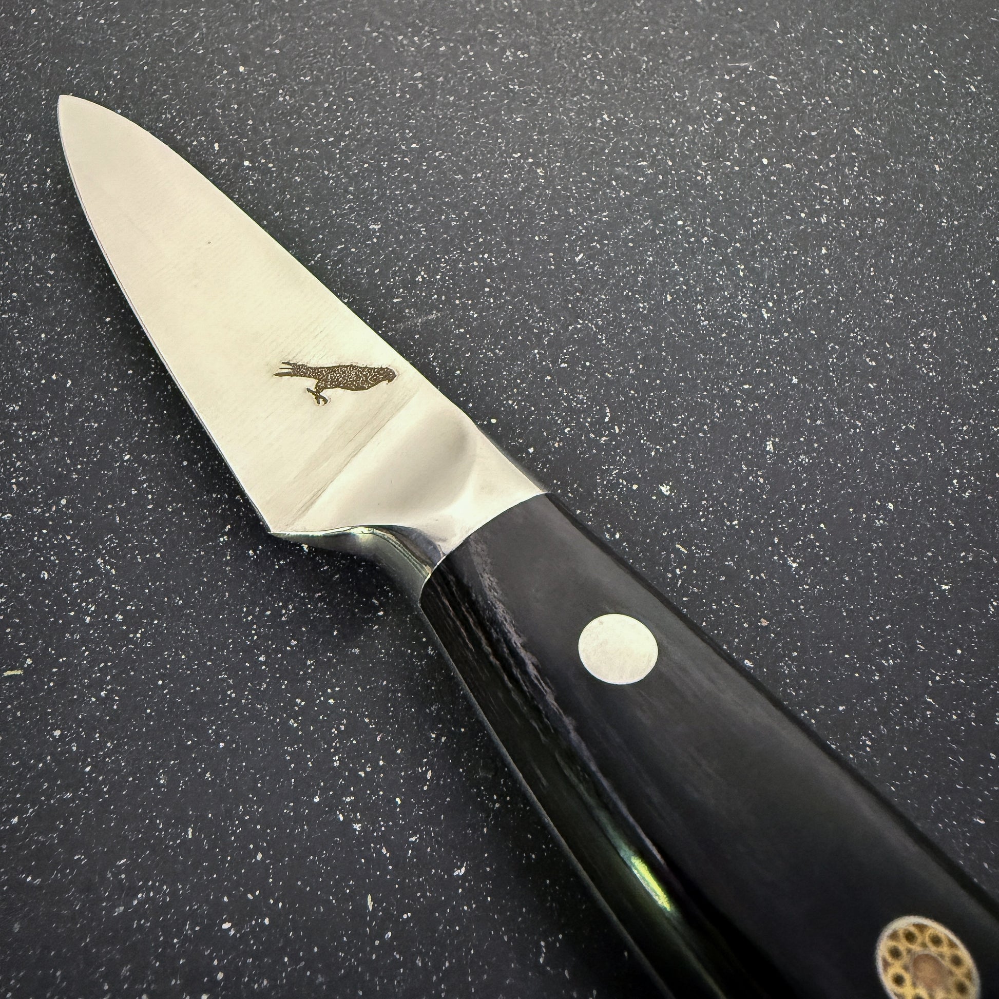 Cuchillo Paring Rauka Tolhuaca con hoja de acero alemán y mango de madera Pakka, ideal para cortes pequeños y precisos en cocina