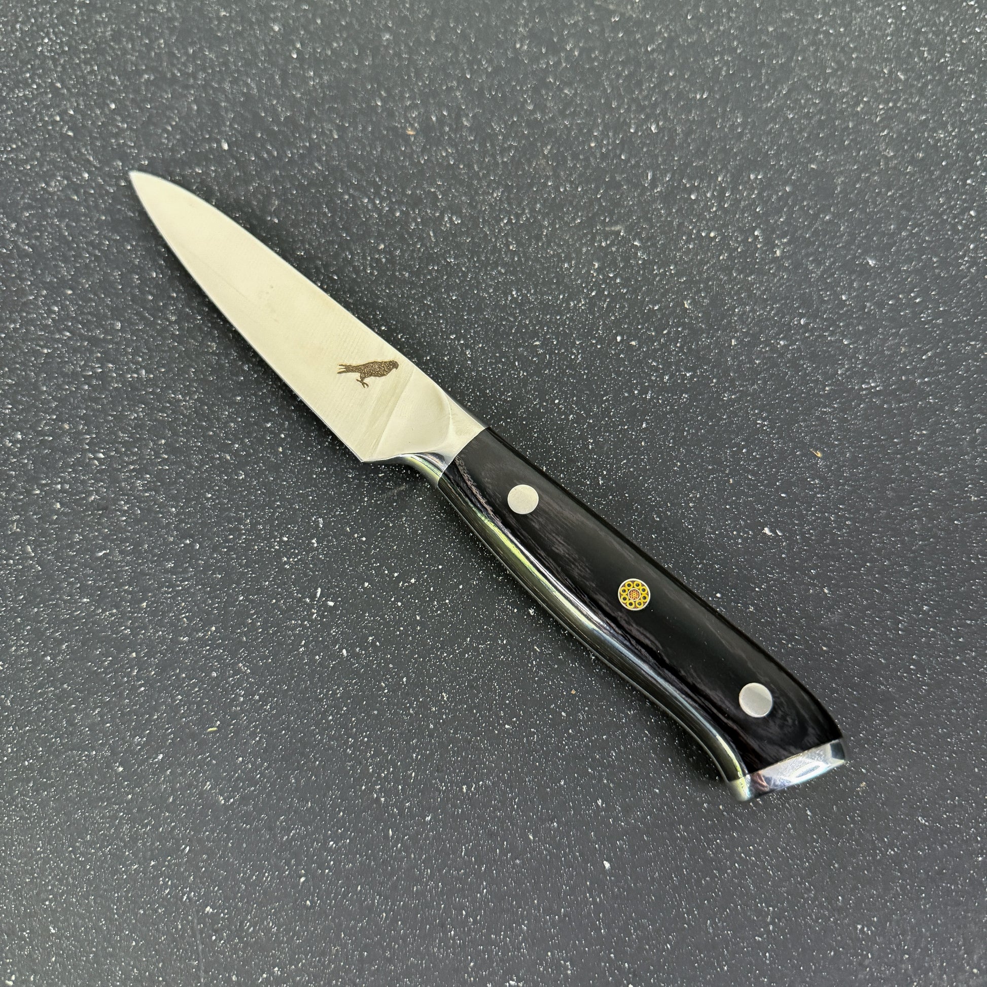 Cuchillo Paring Rauka Tolhuaca con hoja de acero alemán y mango de madera Pakka, ideal para cortes pequeños y precisos en cocina