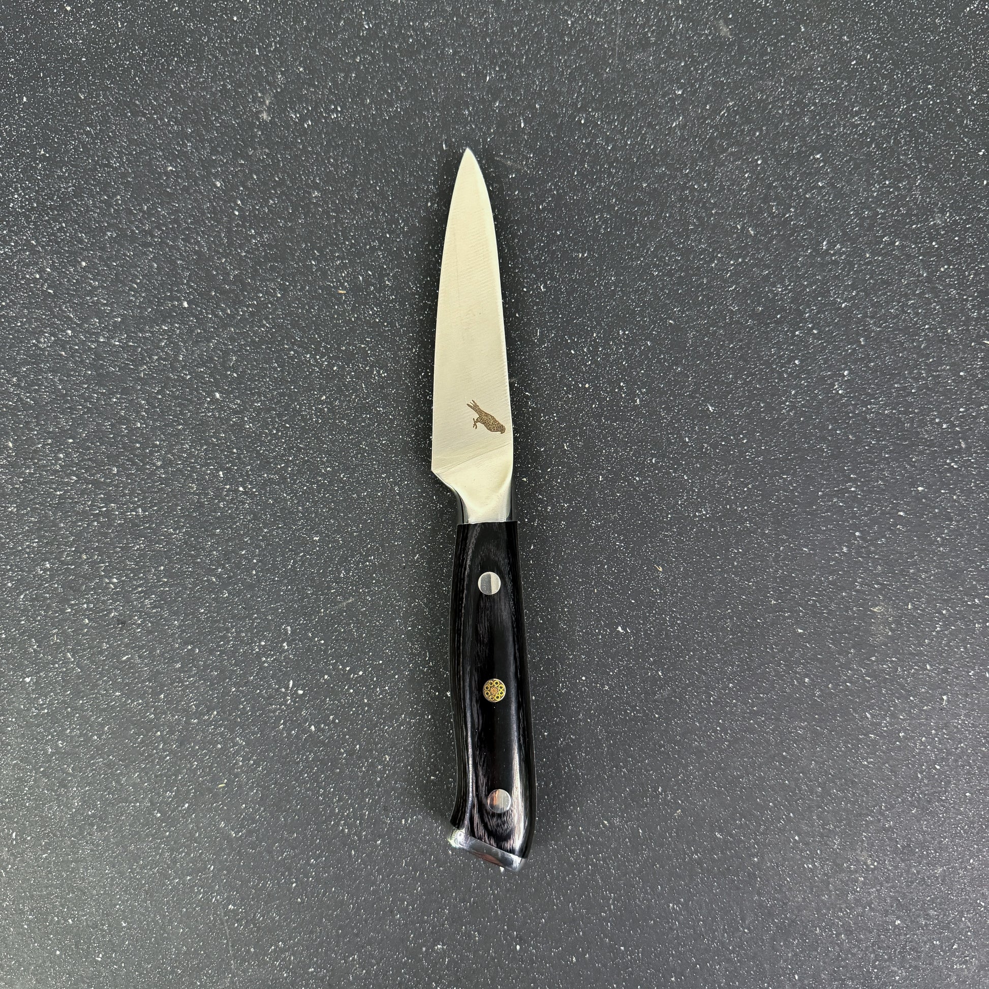 Cuchillo Paring Rauka Tolhuaca con hoja de acero alemán y mango de madera Pakka, ideal para cortes pequeños y precisos en cocina