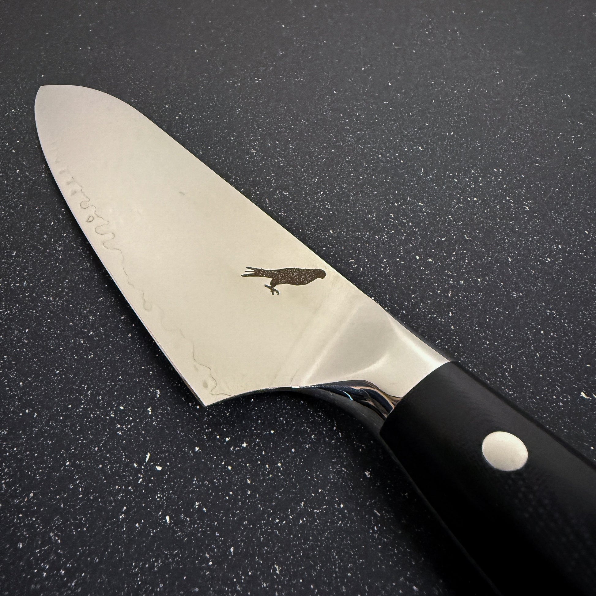 Cuchillo Santoku Rauka Tronador con hoja de acero Damasco y mango G10, ideal para cocina y parrilla