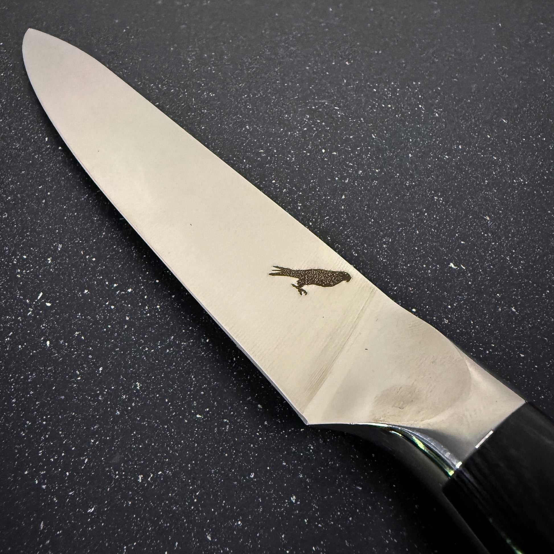 Cuchillo Slicing Rauka Copahue con hoja de acero alemán y mango de madera Pakka, ideal para cortes finos de carne