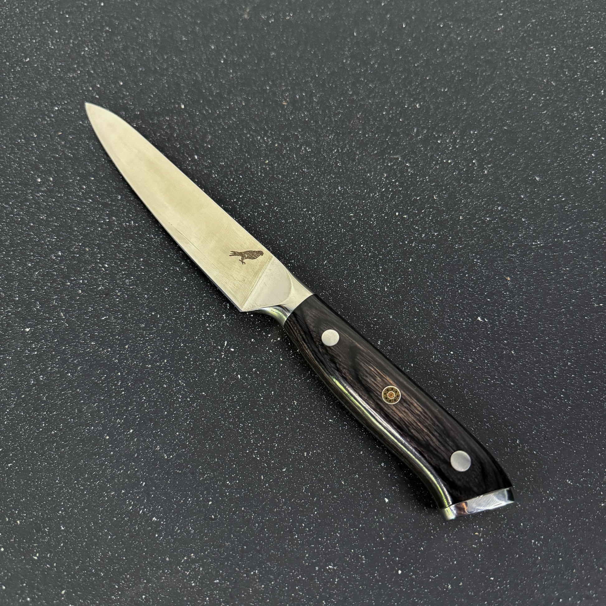 Cuchillo Utility Rauka Lanín con hoja de acero alemán y mango de madera Pakka, ideal para cortes versátiles en cocina