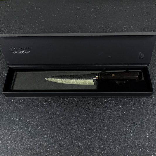 Vista lateral de cuchillo japonés puntilla damasco 27 cm Iwa Rauka