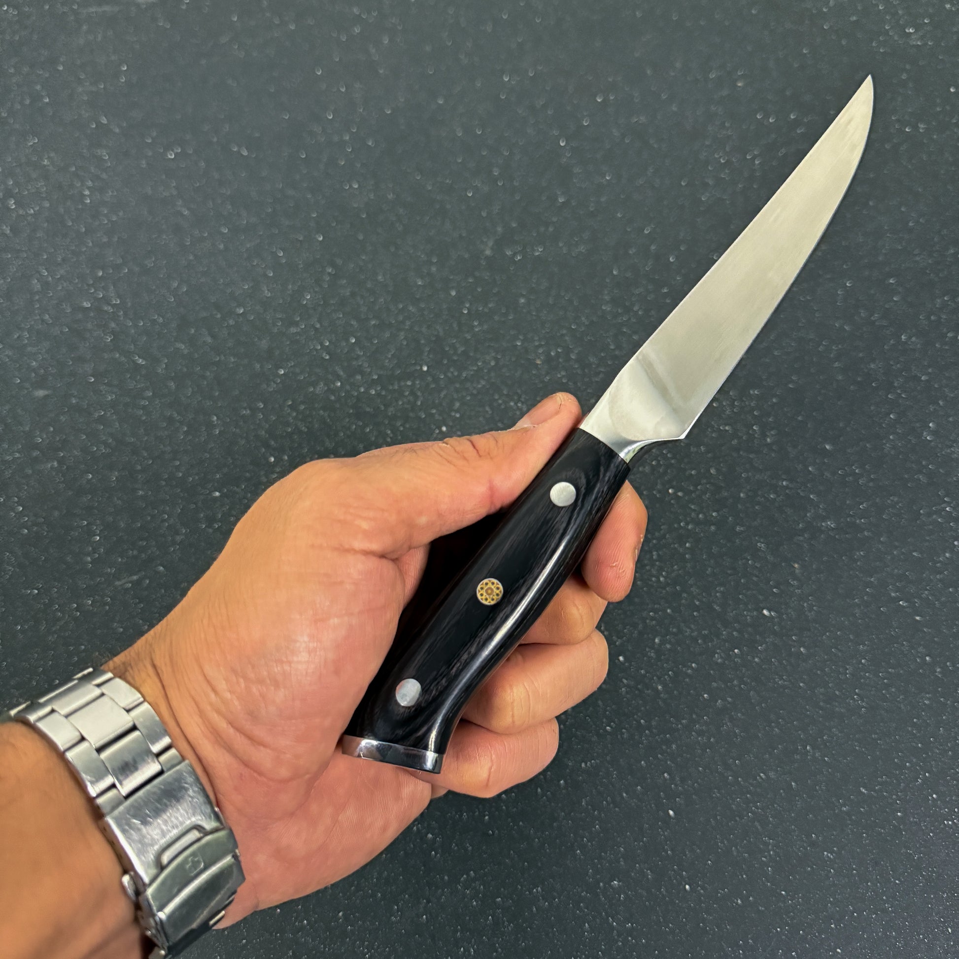 Cuchillo Steak Rauka Lautaro con hoja de acero alemán y empuñadura de madera Pakka para cocina profesional