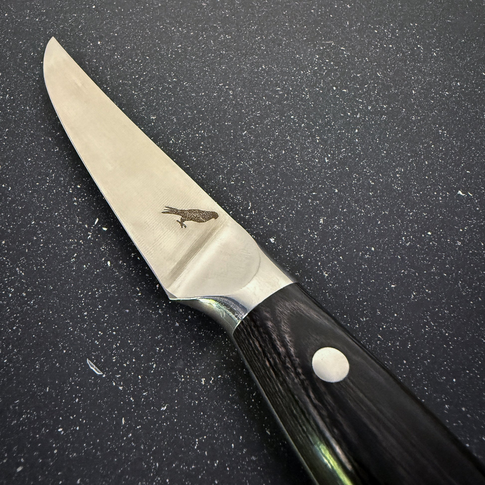 Cuchillo Steak Rauka Lautaro con hoja de acero alemán y empuñadura de madera Pakka para cocina profesional