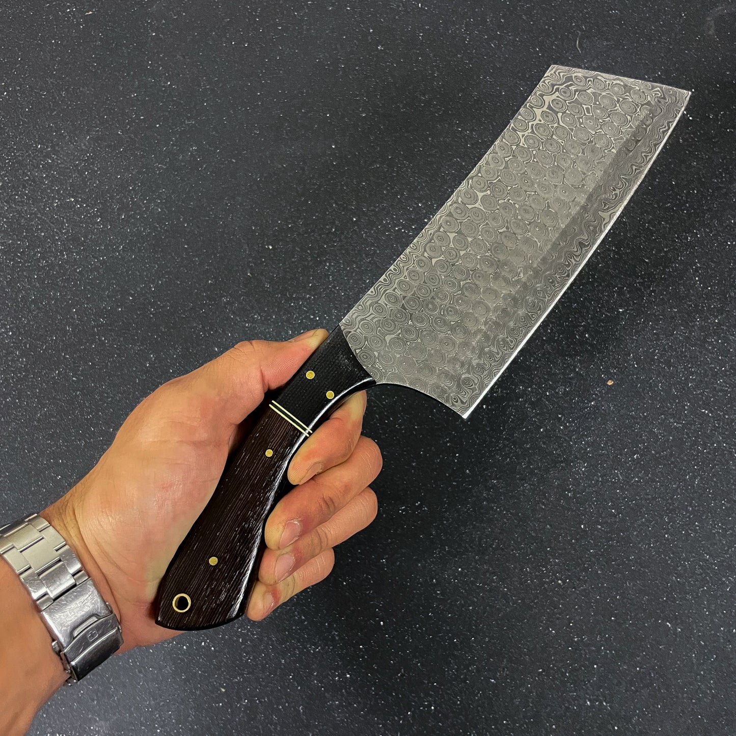 Hacha de cocina Cucao en acero inoxidable con mango de madera nativa y diseño exclusivo