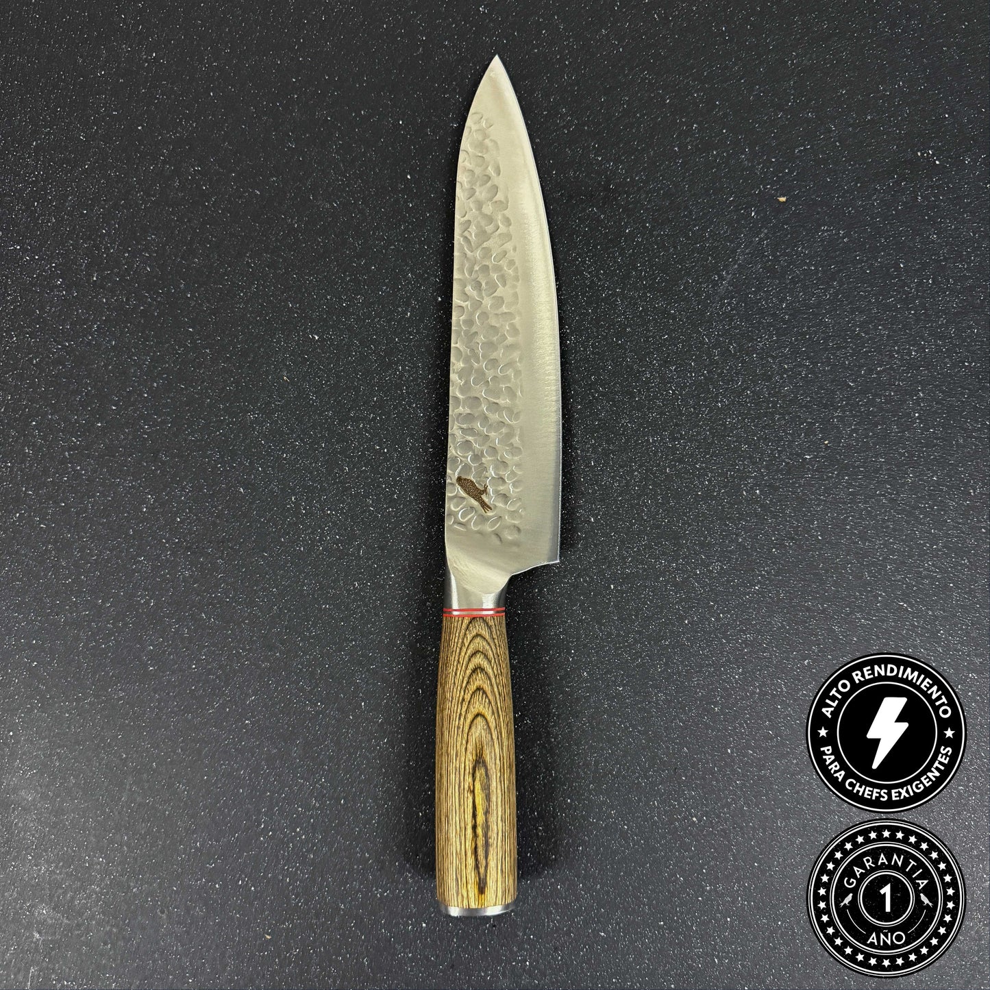Cuchillo Parrillero de Acero Inoxidable 33cm "Huemul" en uso en la cocina