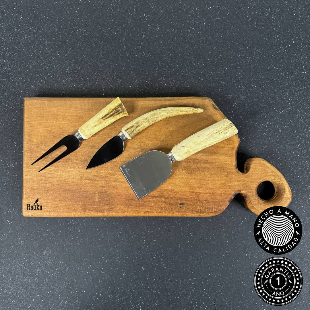 Set de charcutería artesanal Tricahue hecho a mano con asta de ciervo y madera de roble