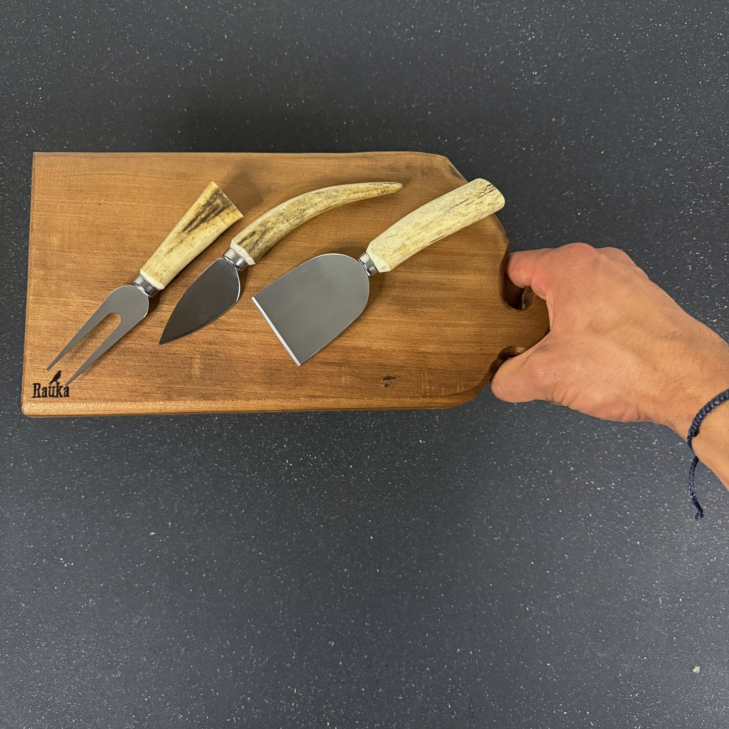 Utensilios artesanales para aperitivos y tablas de charcutería premium