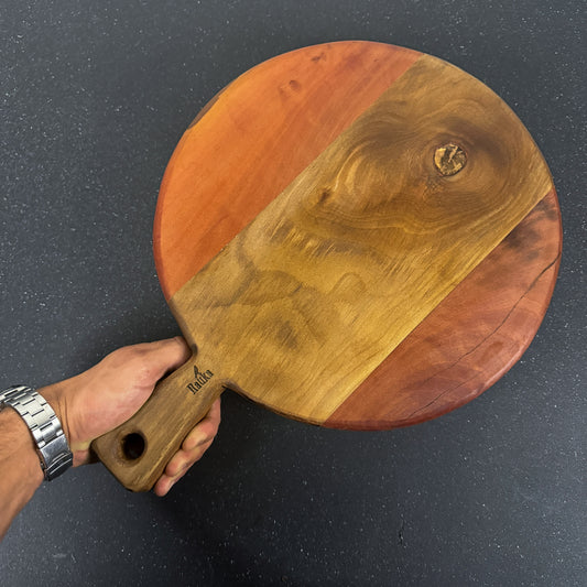 Detalle de la madera de tabla para pizza 30 cm de diámetro Rauka