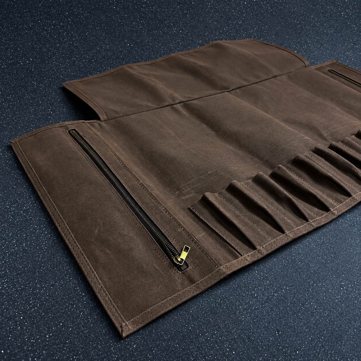 Estuche Profesional para 12 Cuchillos en Lona Encerada y Cuero “Morral Café”