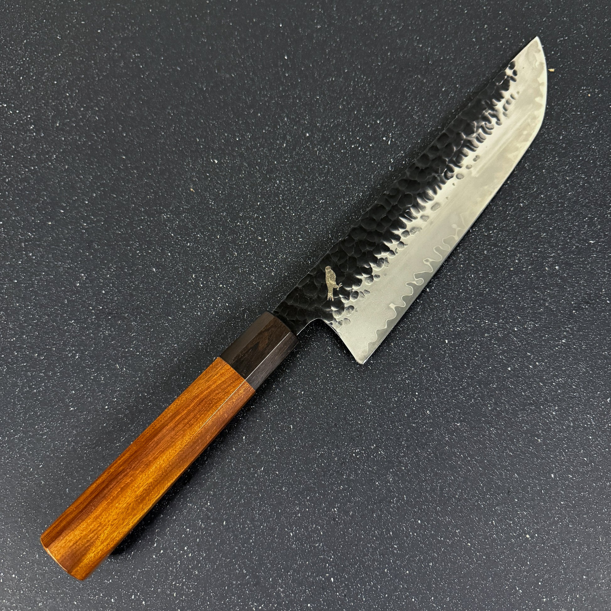 Detalle del mango del Cuchillo de Cocina Sakimaru de Acero Damasco 3 capas 36cm "Mika"