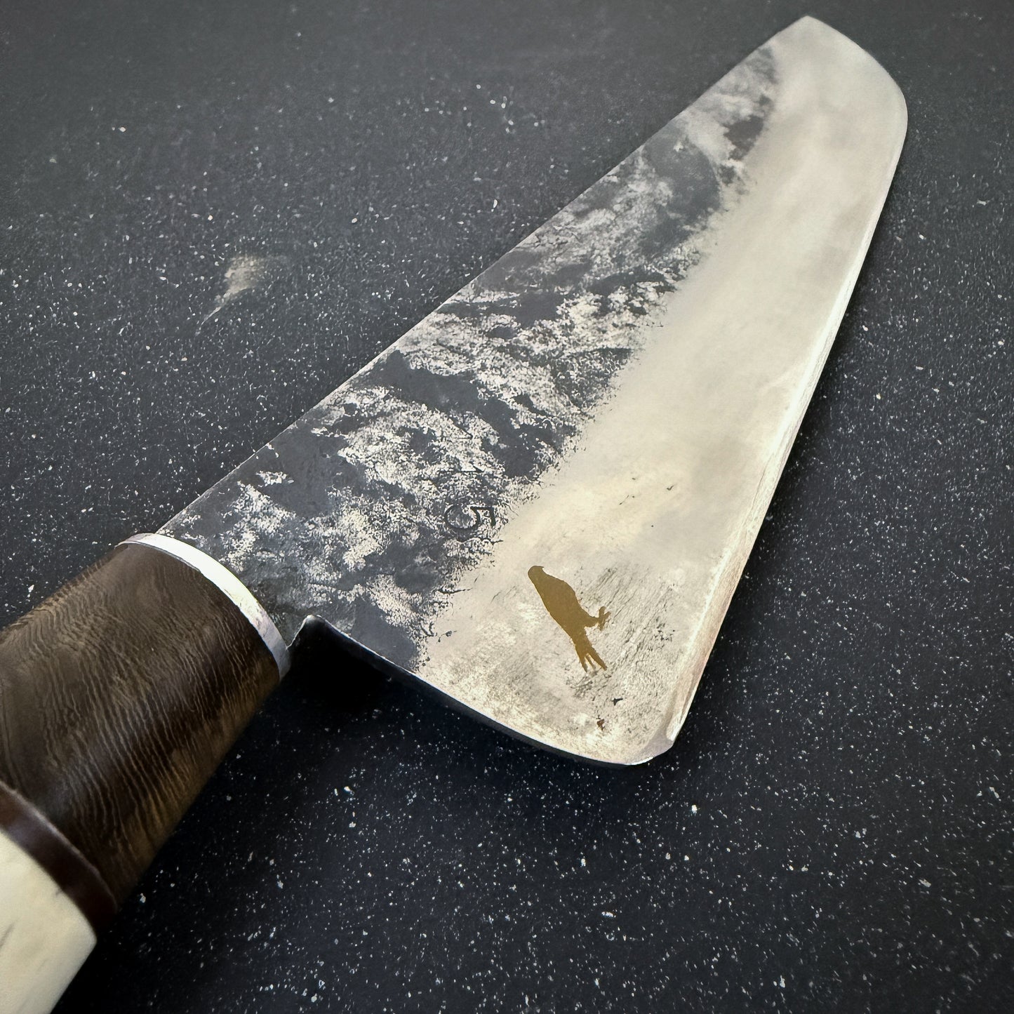 Cuchillo de parrilla artesanal hecho con astas de ciervo. Cuchillo premium de alta calidad