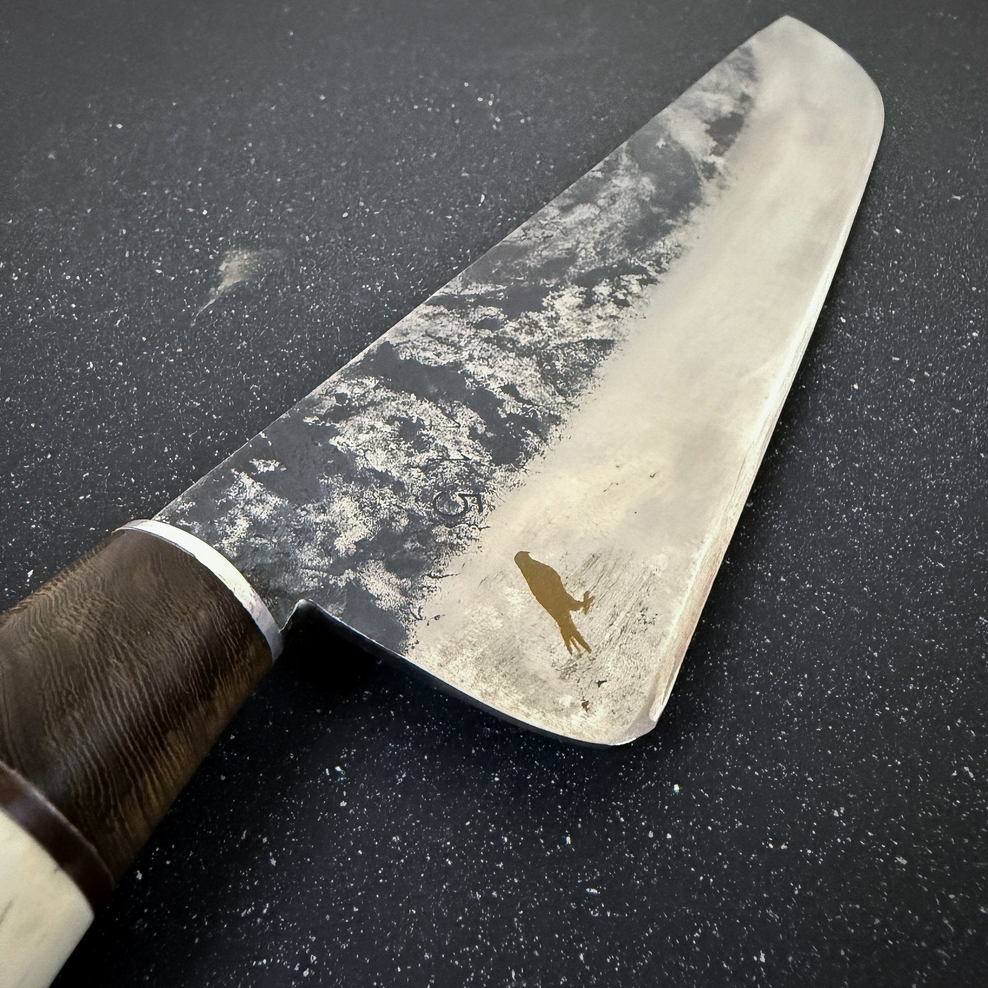 Cuchillo de parrilla artesanal hecho con astas de ciervo. Cuchillo premium de alta calidad