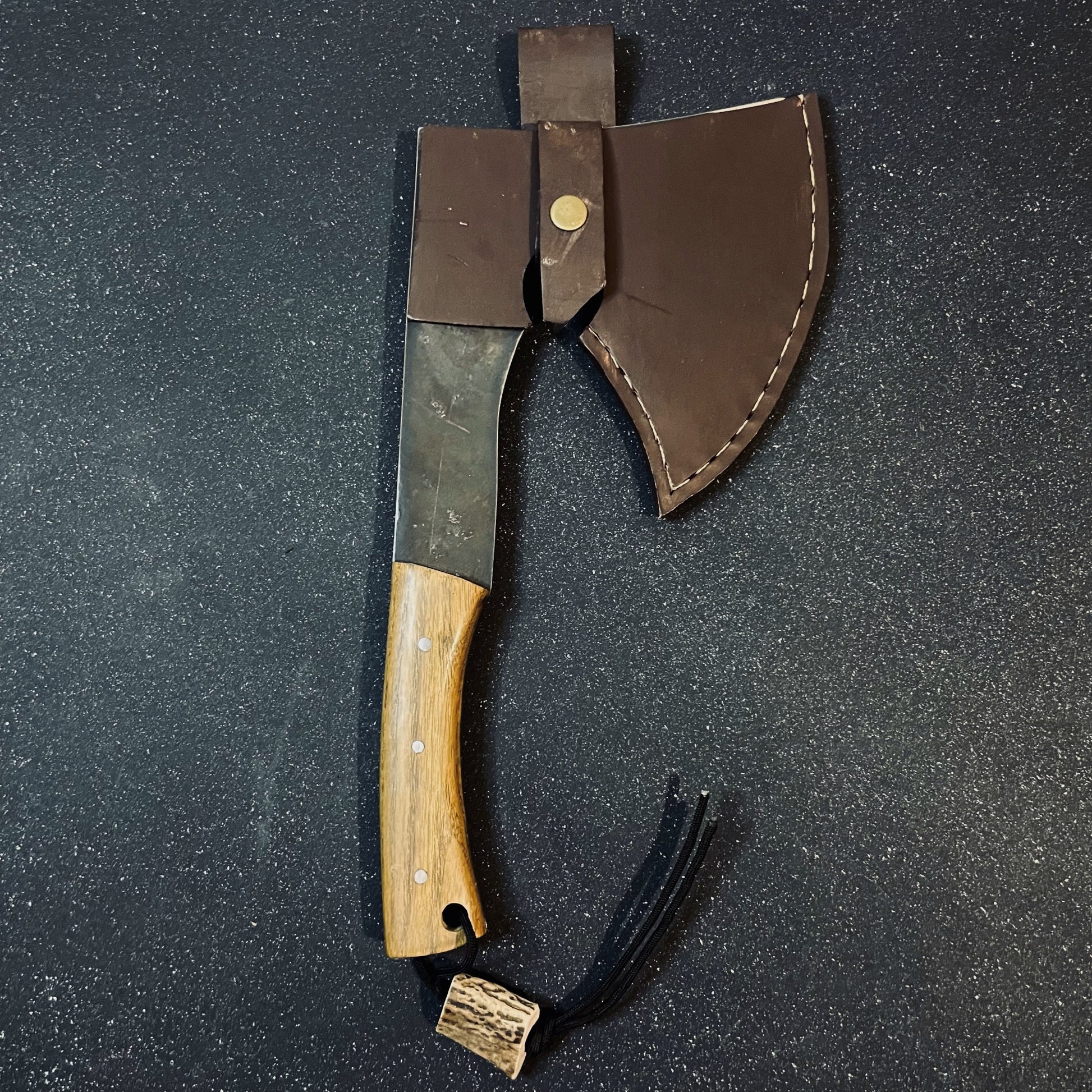 Hacha de mano "Chango" 35cm en Acero al Carbono Rauka