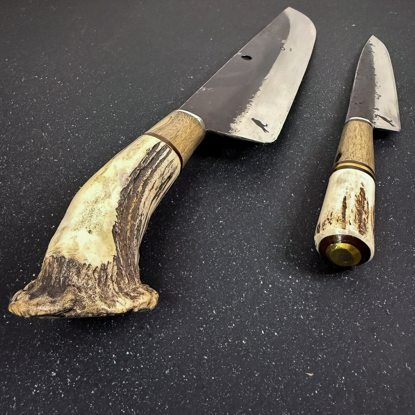 Pack 2 Cuchillos Parrilleros Acero Al Carbono "Ciprés" 44cm y "Jilguero" 28cm