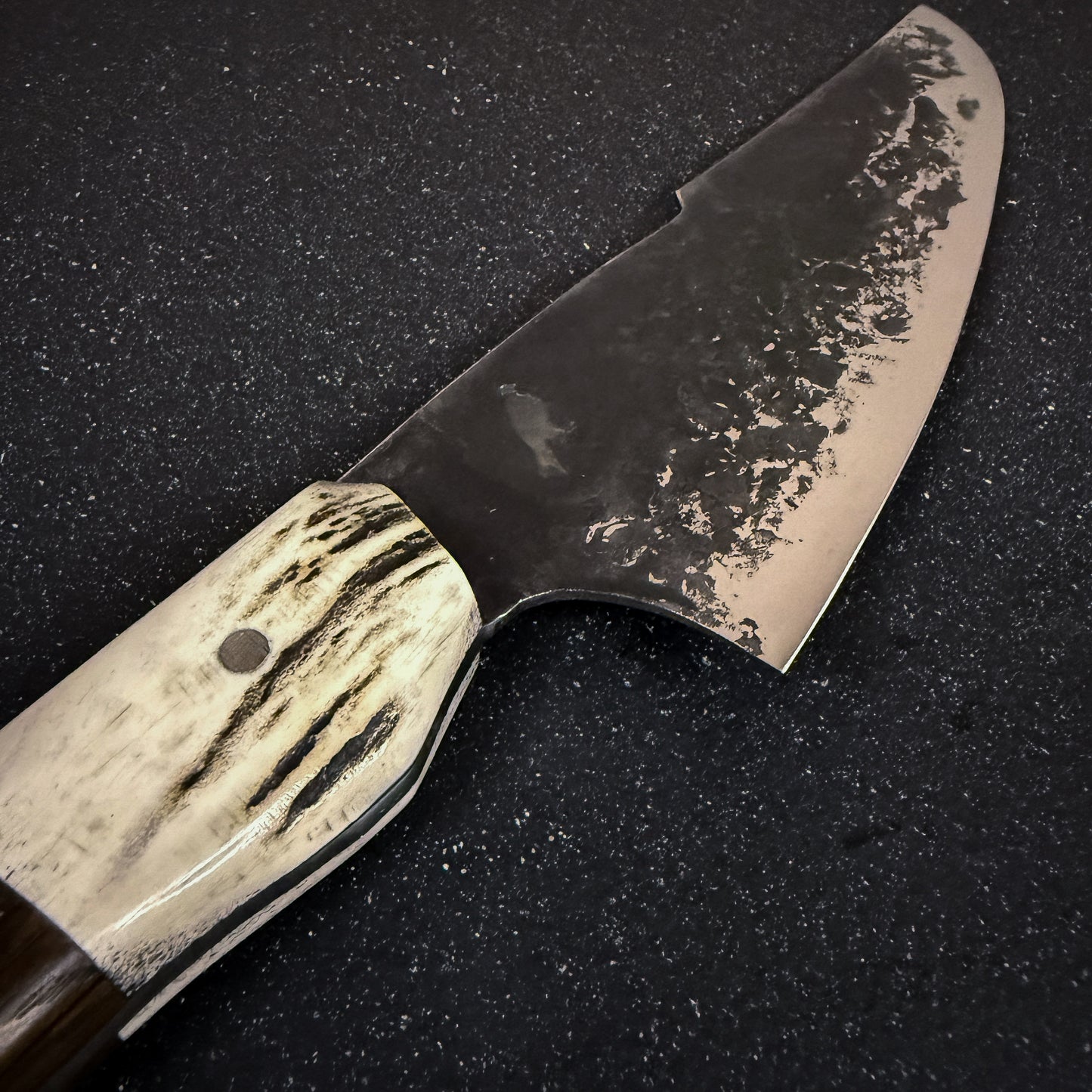 Detalle del filo del Cuchillo Parrillero Forjado 34cm "Concón"