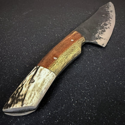 Vista superior del Cuchillo Parrillero Artesanal 38cm "Tucúquere" + Funda