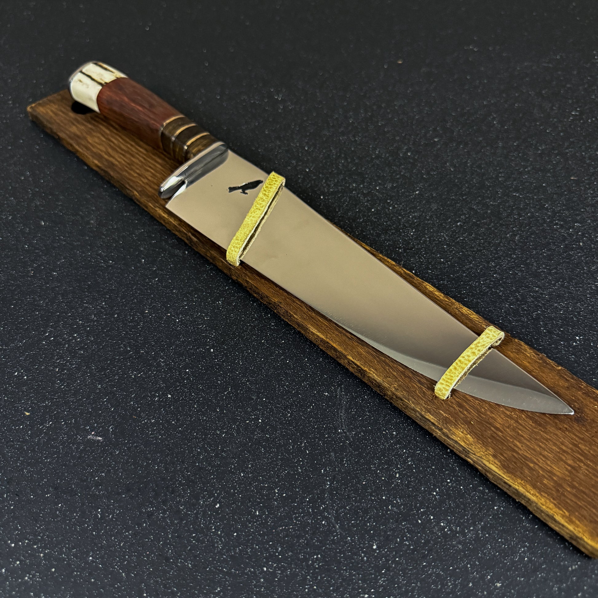 Vista lateral del Cuchillo Parrillero 36cm "Tucúquere"