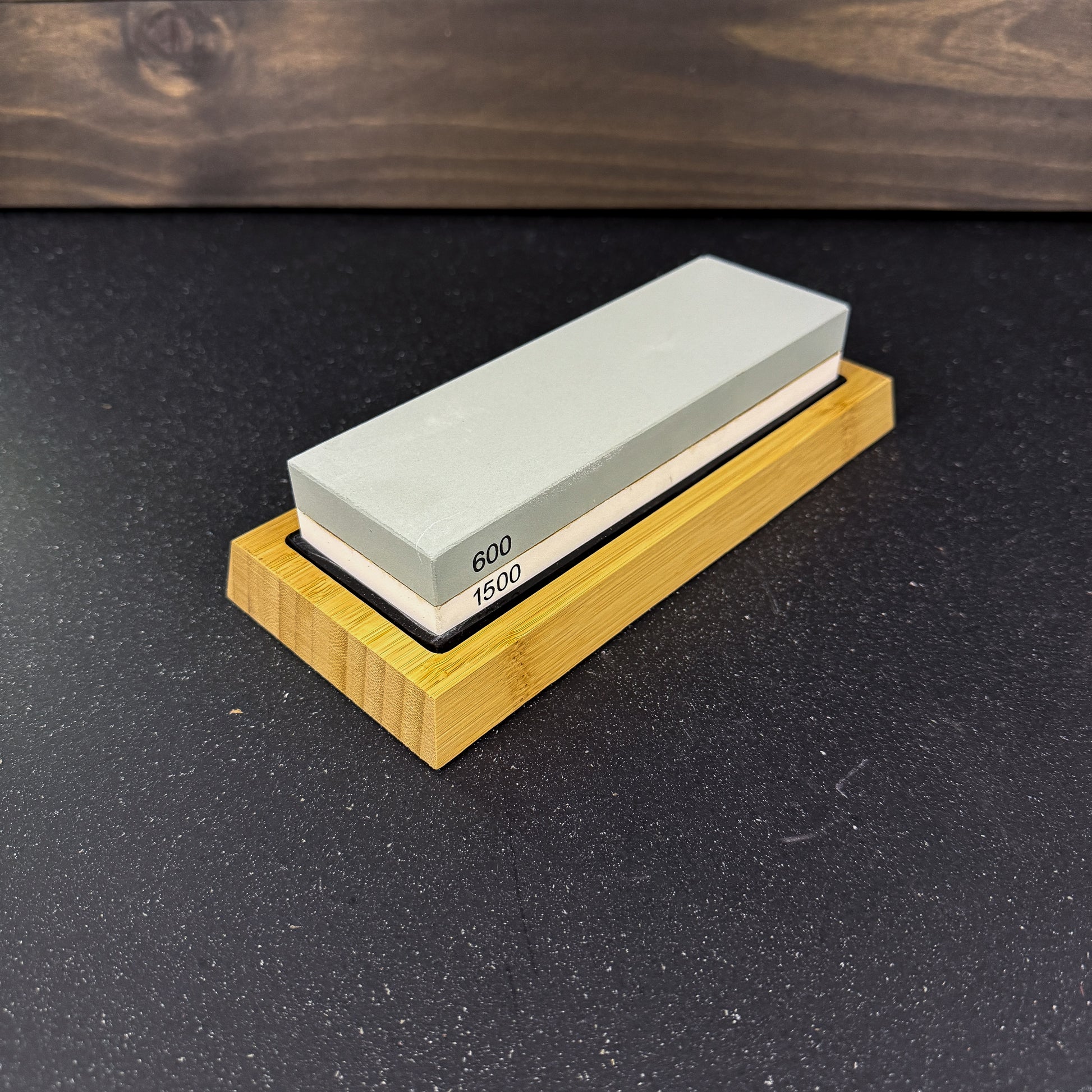 Afilador de cuchillos premium con piedra de agua 600/1500 para acero damasco y acero inoxidable.
