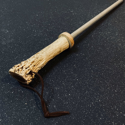 Detalle del mango de chaira para asentar cuchillos Ona 45 cm Rauka