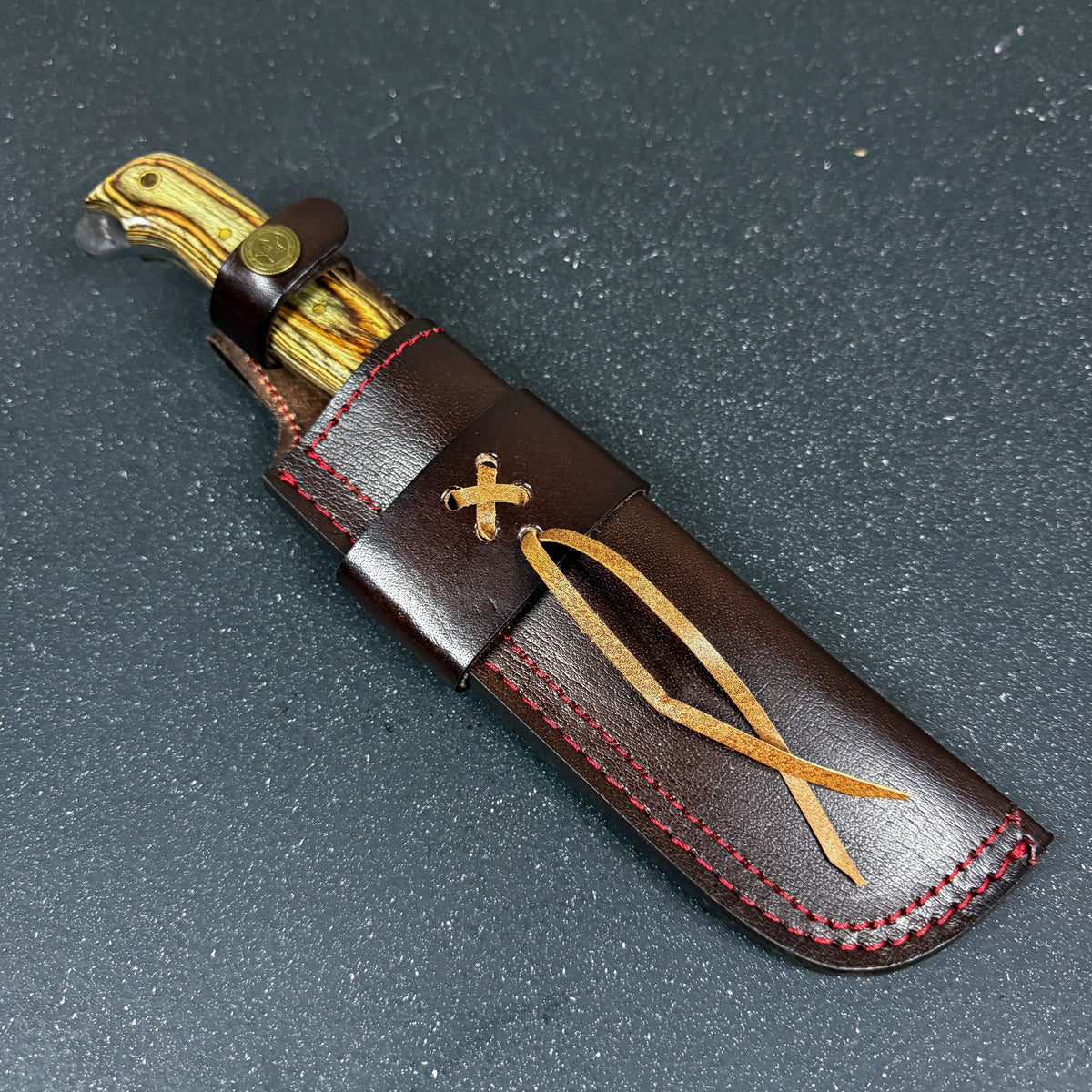 Cuchillo Bushcraft Aguilucho Rauka, acero D2 - vista de detalle 1