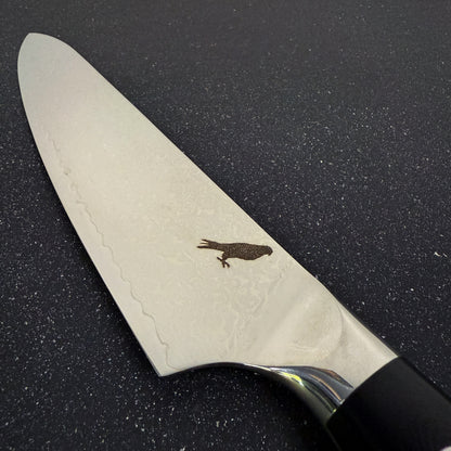 Detalle de cuchillo de cocina/parrilla de acero damasco 37 cm Mate Rauka