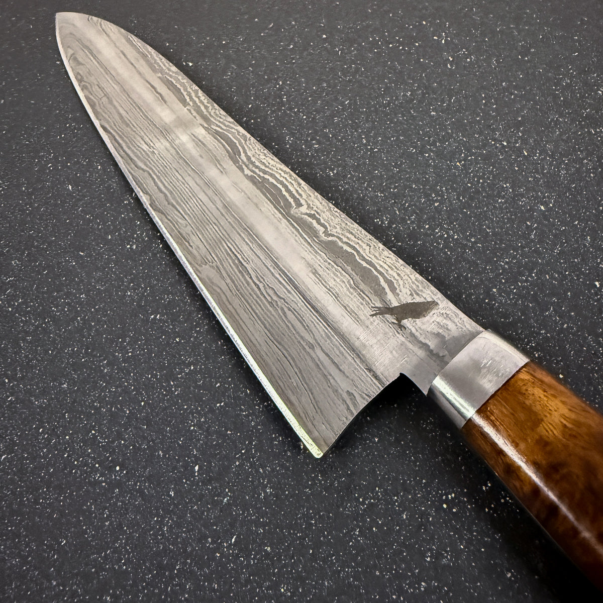 Detalle de cuchillo de cocina damasco 32 cm Tantauco Rauka