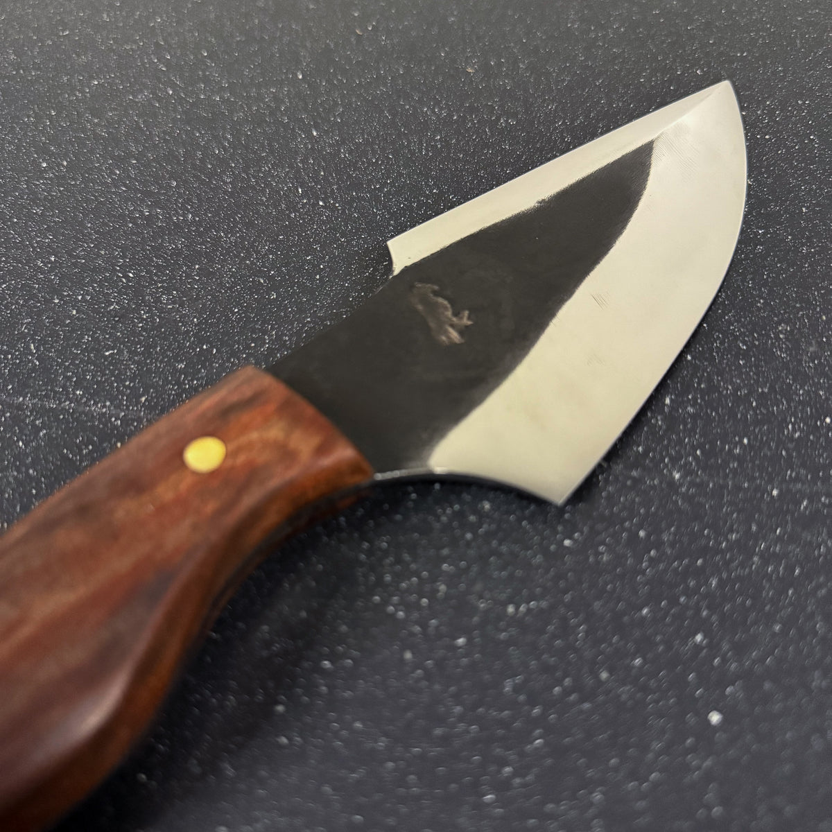 Detalle del filo de cuchillo deportivo 25 cm Chercán versión 2 Rauka