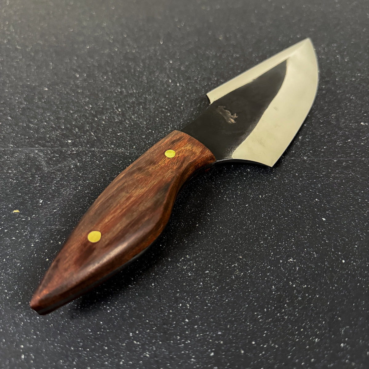 Detalle del mango de cuchillo deportivo 25 cm Chercán versión 2 Rauka