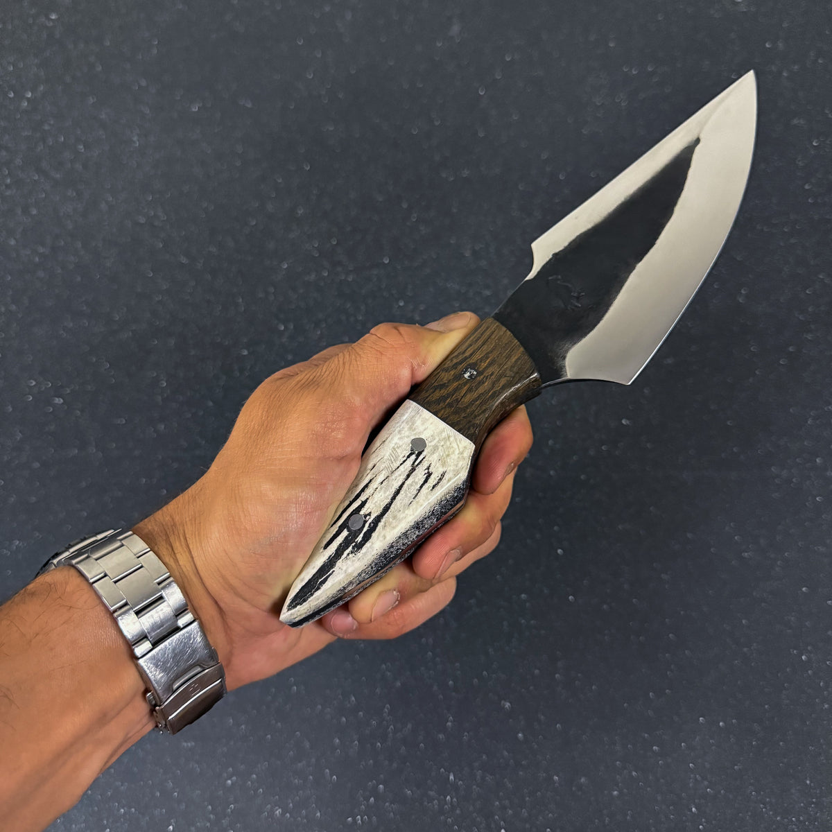 Detalle de cuchillo deportivo 25 cm Chercán Rauka