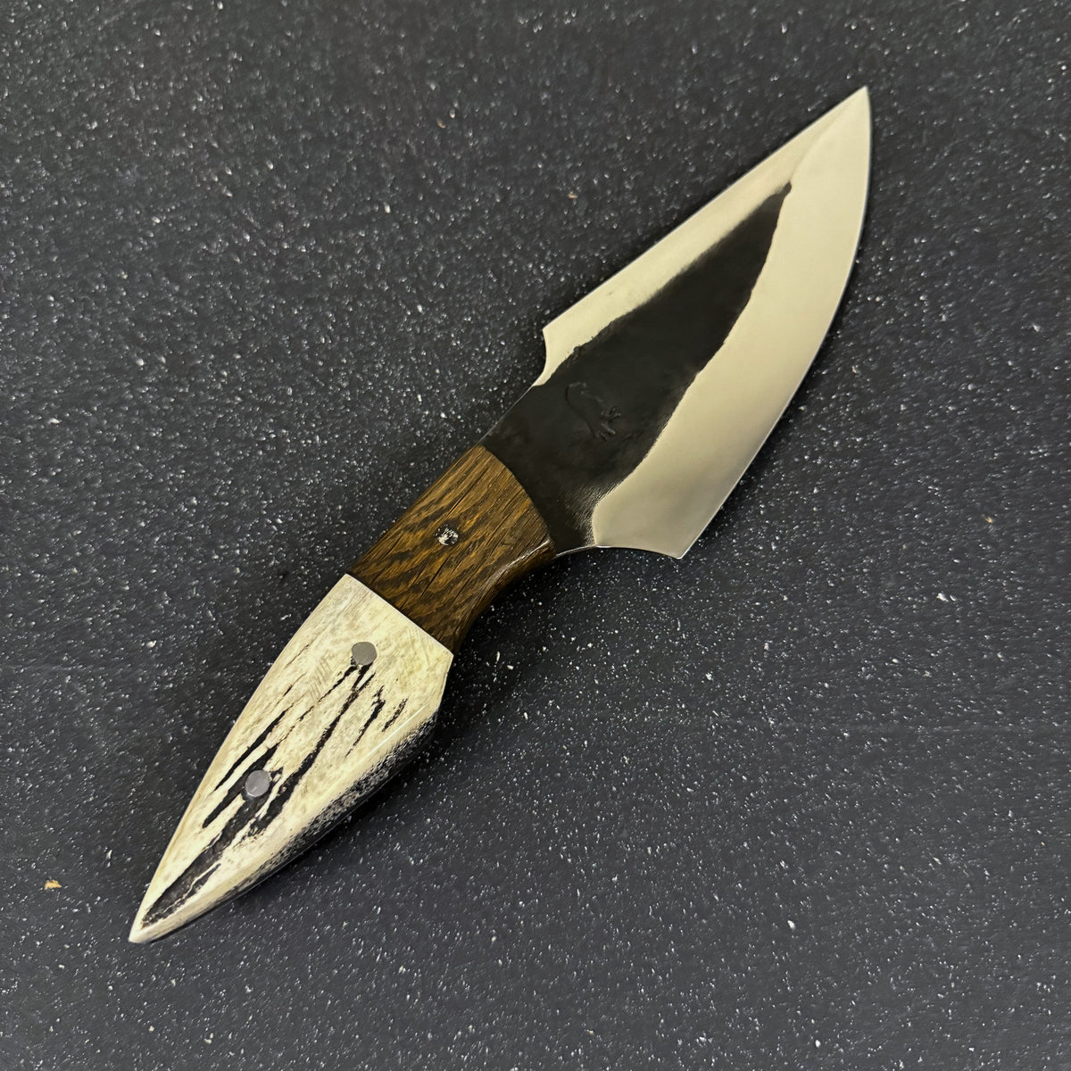 Detalle del mango de cuchillo deportivo 25 cm Chercán Rauka