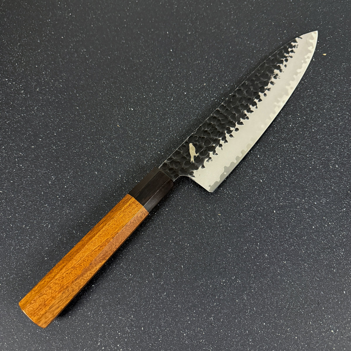 Cuchillo Japonés de Cocina Chef de Acero Damasco 3 capas 35,5 cm Toshiro Rauka en uso
